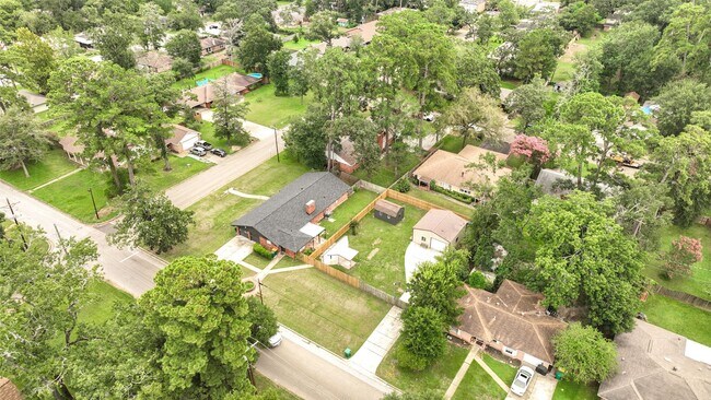 Building Photo - 1703 N Roberson St