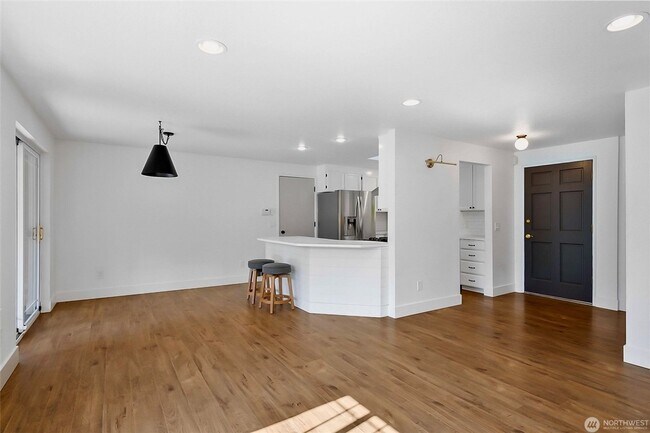 Building Photo - Fobes Hill Rental!