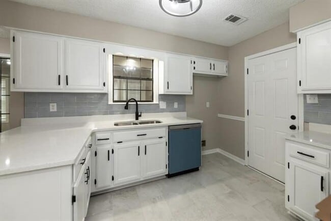 Building Photo - 9102 Valkrie Ln