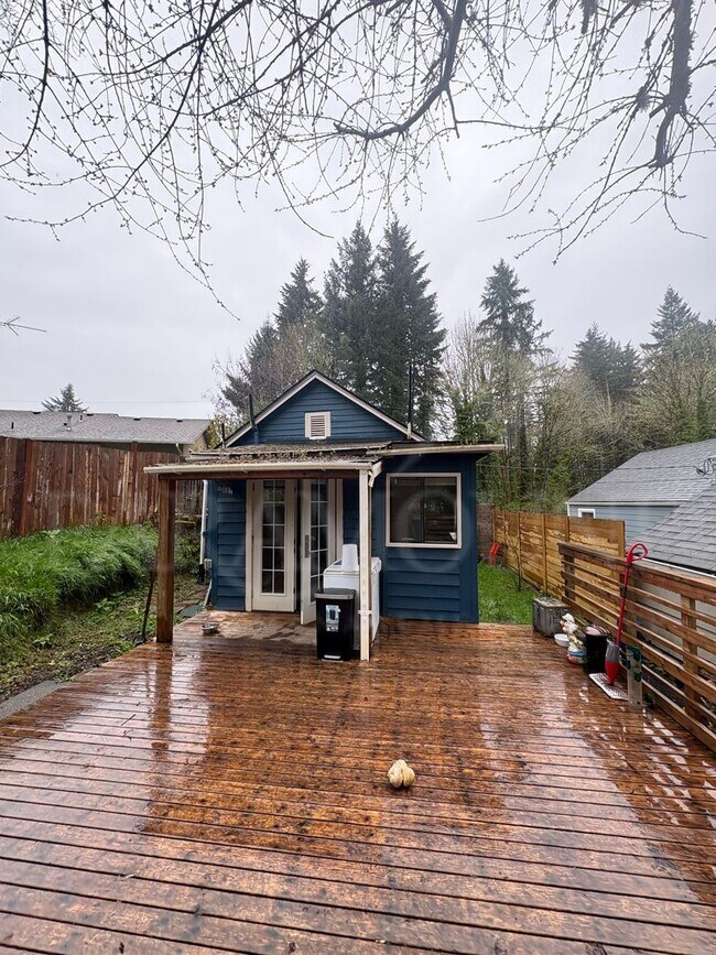 Building Photo - Bright & Beautiful Bungalow Near Downtown Port Orchard