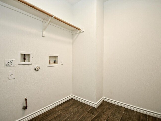 Building Photo - 411 Delmar Ave