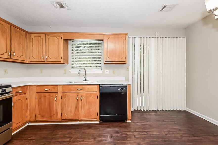 Building Photo - 68 Hampton Oaks Dr