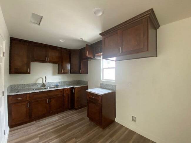 Building Photo - Newley constructed 1 BD 1 BA home in East Bakersfield