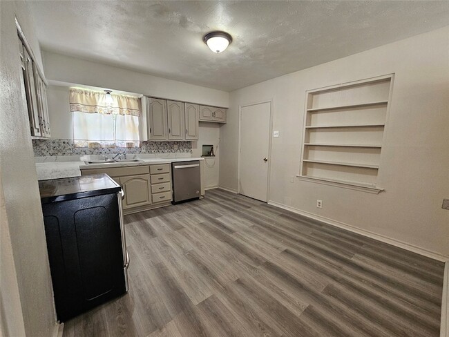 Building Photo - 119 Palm Oak Dr