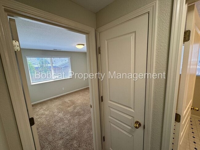 Building Photo - 532 Rawe Peak Dr
