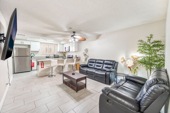 Building Photo - 4441 Rich Dr