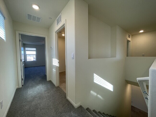 Building Photo - 4 BED 2.5 BATH 2 CAR GARAGE SINGLE FAMILY HOME IN CADENCE, HENDERSON w/ LARGE BACKYARD