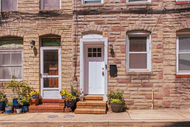 Building Photo - 420-A S Regester St