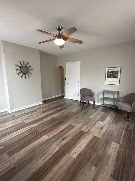 Spacious bedroom with walk-in closet. - 819 Central Ave