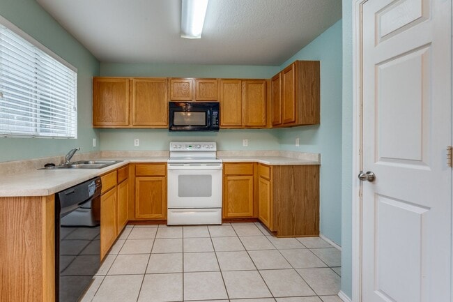 Building Photo - SINGLE-STORY 3-BEDROOM IN CIBOLO