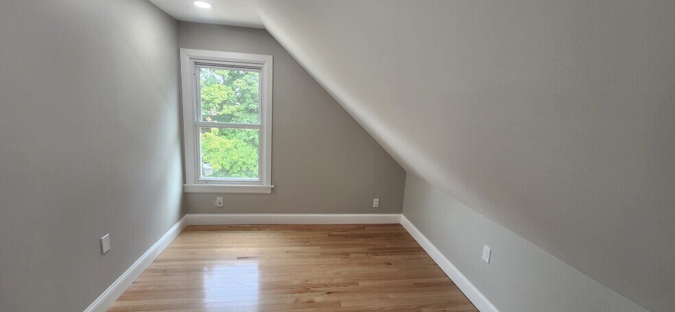 Building Photo - 413 Winthrop Ave