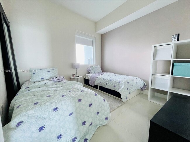 Building Photo - 2020 N Bayshore Dr