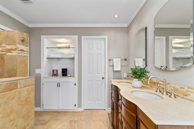 Building Photo - 111 S Village Knoll Cir