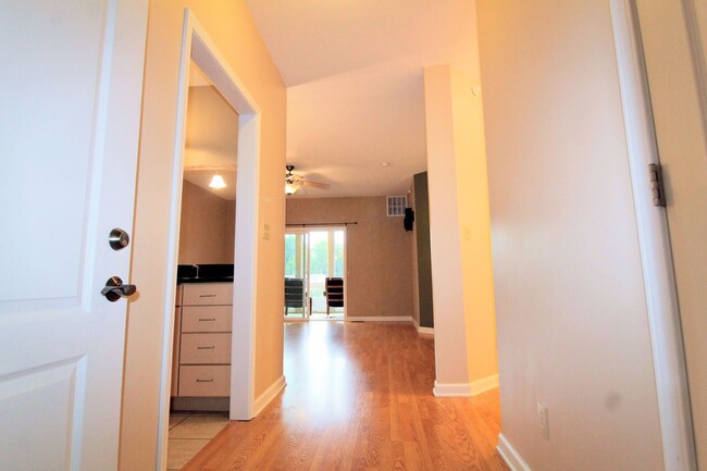 Building Photo - 2 br, 2 bath House - 225 Fountain View