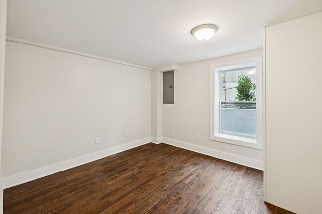 Building Photo - 215 Ash Dr