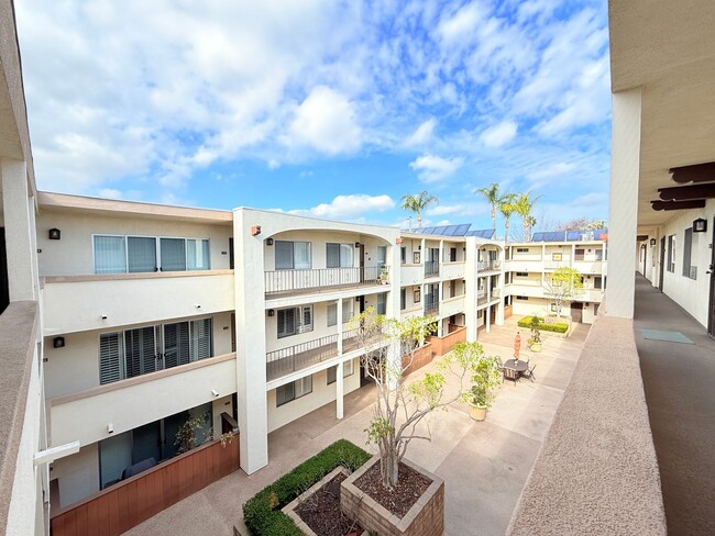 Building Photo - Stylish & Spacious 2-Bedroom Condo for Ren...