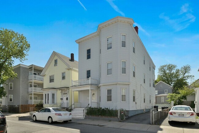 Building Photo - 166 Sydney St