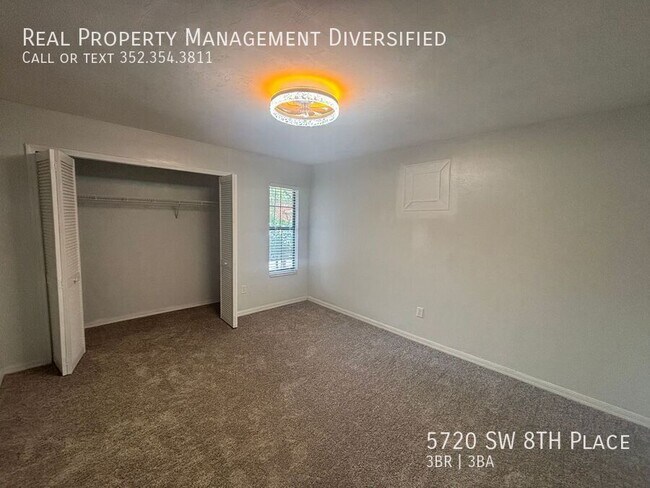 Building Photo - 5720 SW 8th Pl