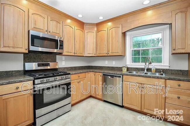 Building Photo - 6908 Lancer Dr