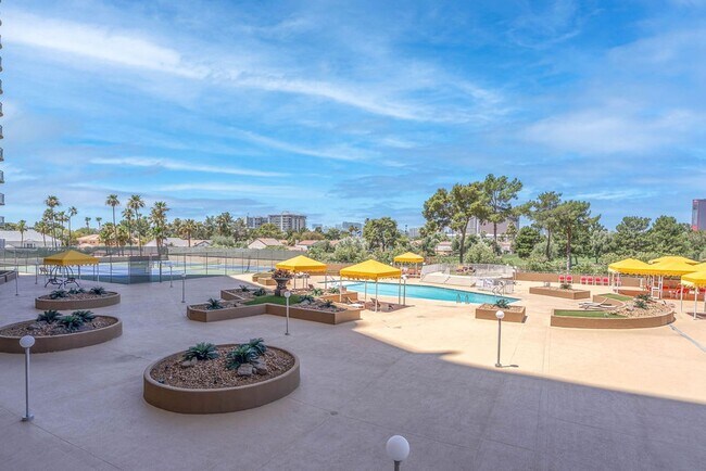 Building Photo - 3111 Bel Air Dr