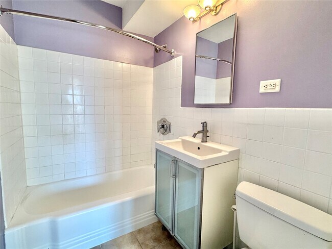 Building Photo - 210 N 17th St