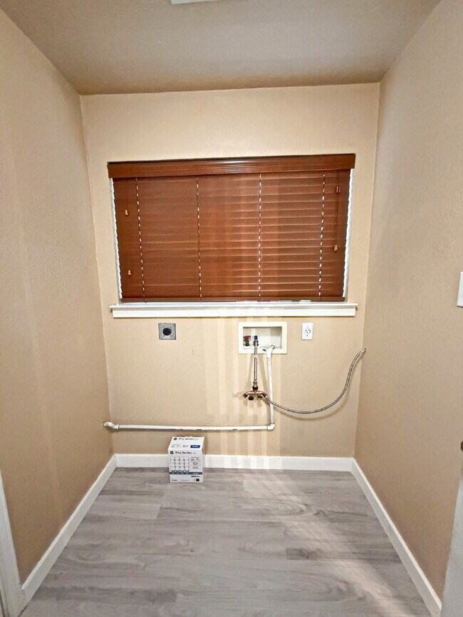 Building Photo - 6410 Mineral Bay