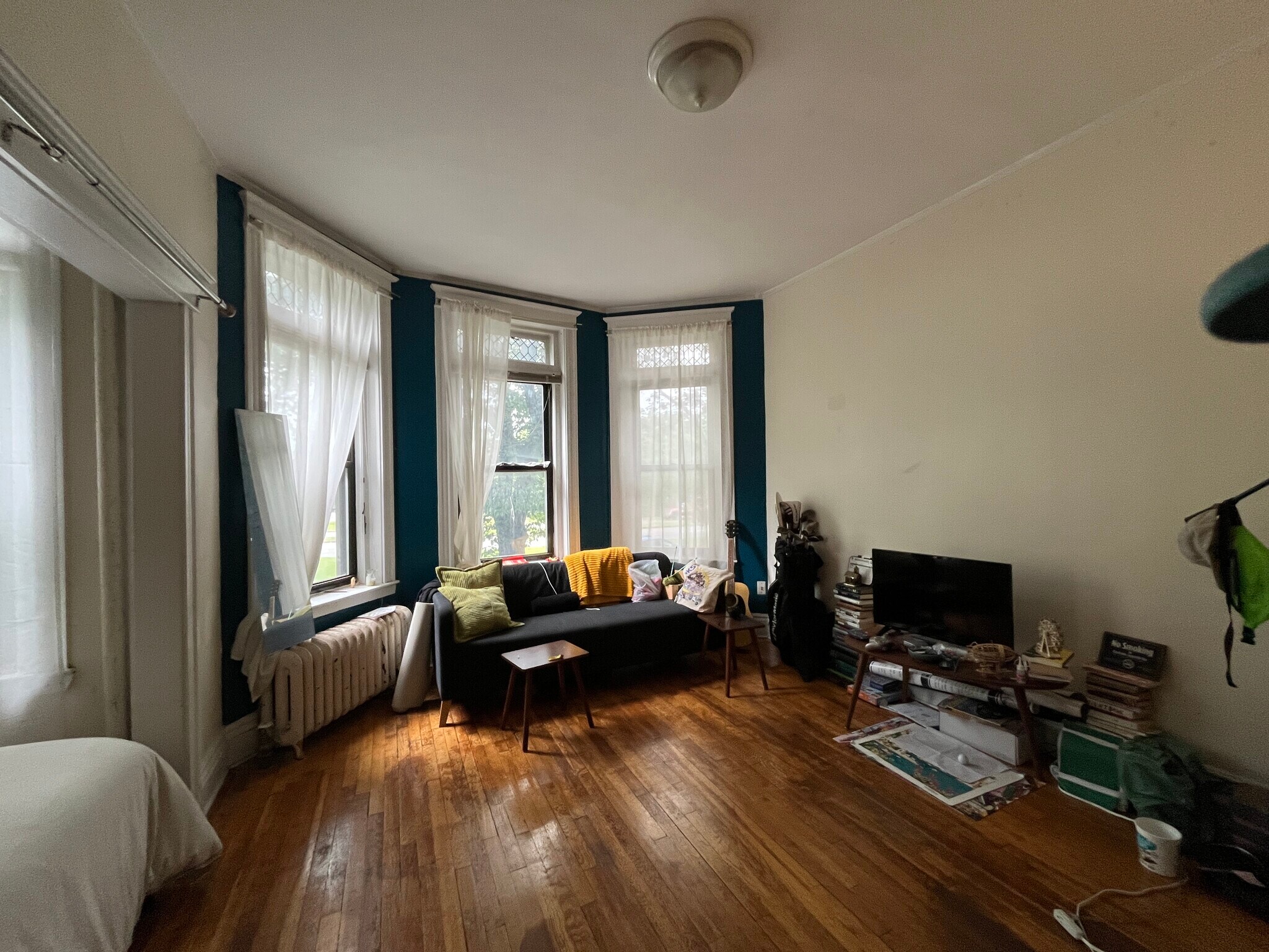 Building Photo - 376 Riverway