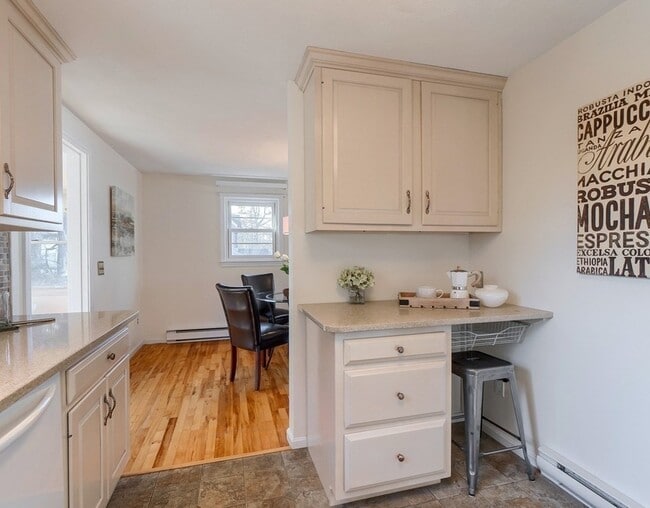 Building Photo - 438 Old Bedford Rd