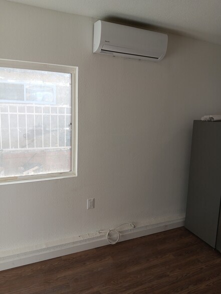 Building Photo - 44279 Carolside Ave