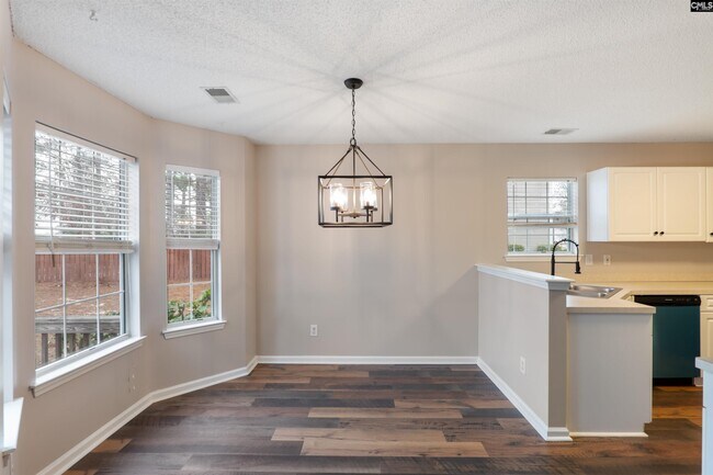 Building Photo - 313 Rolling Knoll Dr