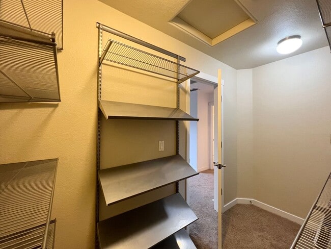 Building Photo - Beautiful 4 Bed, 2.5 Bath Home with Two Car Garage!