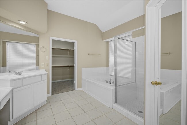 Building Photo - 4130 Midstream Dr