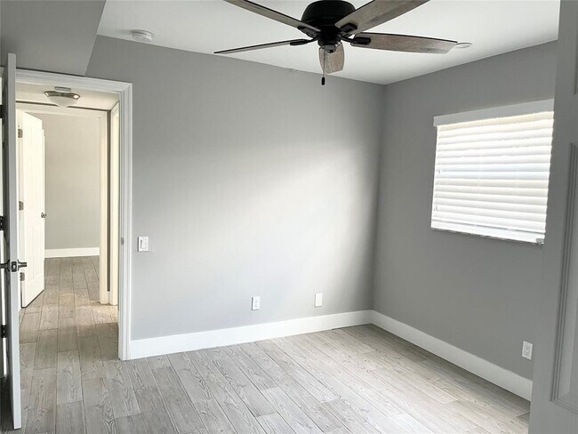 Building Photo - 5328 NE 6th Ave