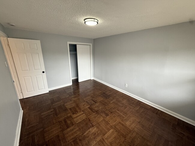 Building Photo - 906 Alcyon Dr