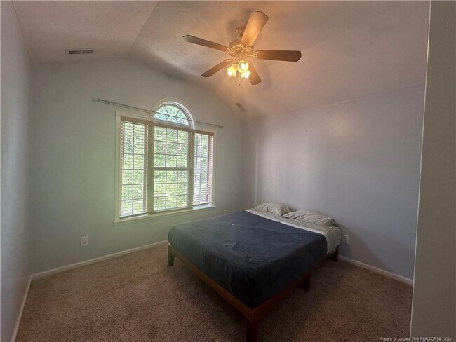 Building Photo - 143 Fairway Ln