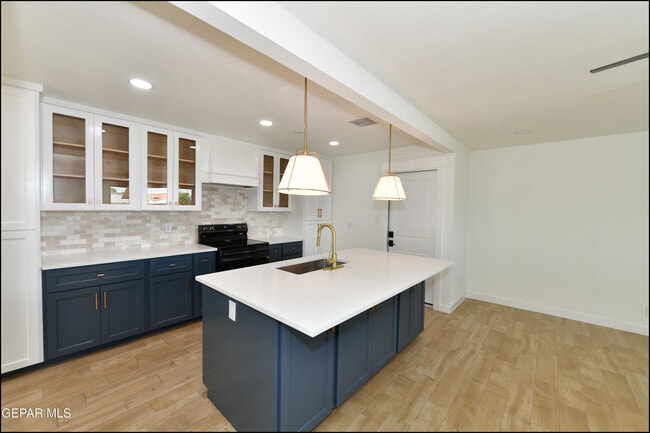 Building Photo - 3217 Wedgewood Dr