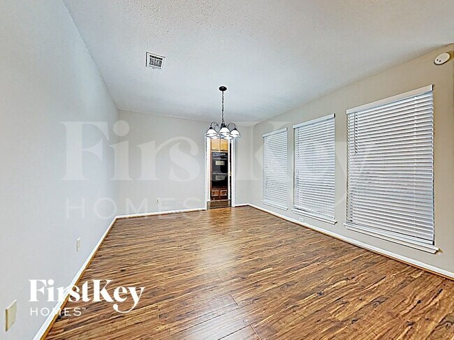 Building Photo - 1308 Wilson Dr