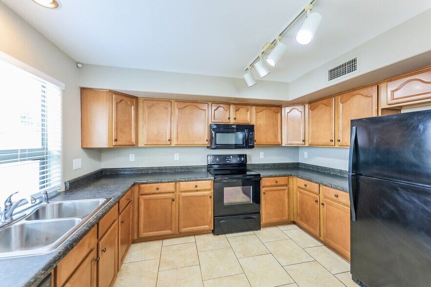 Building Photo - 2534 W Blue Sky Dr