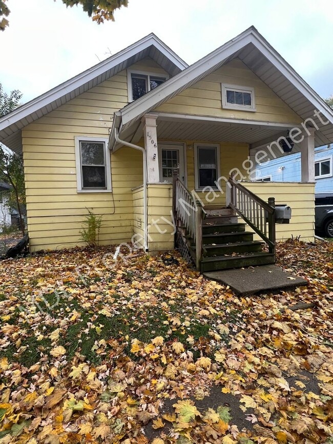 Building Photo - Cozy 4 Bedroom-2 Bath Home!