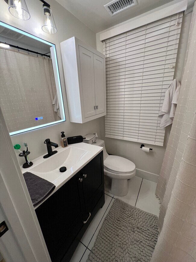 Building Photo - 28 Kennedy St