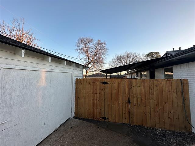 Building Photo - 2322 Meadow Ln