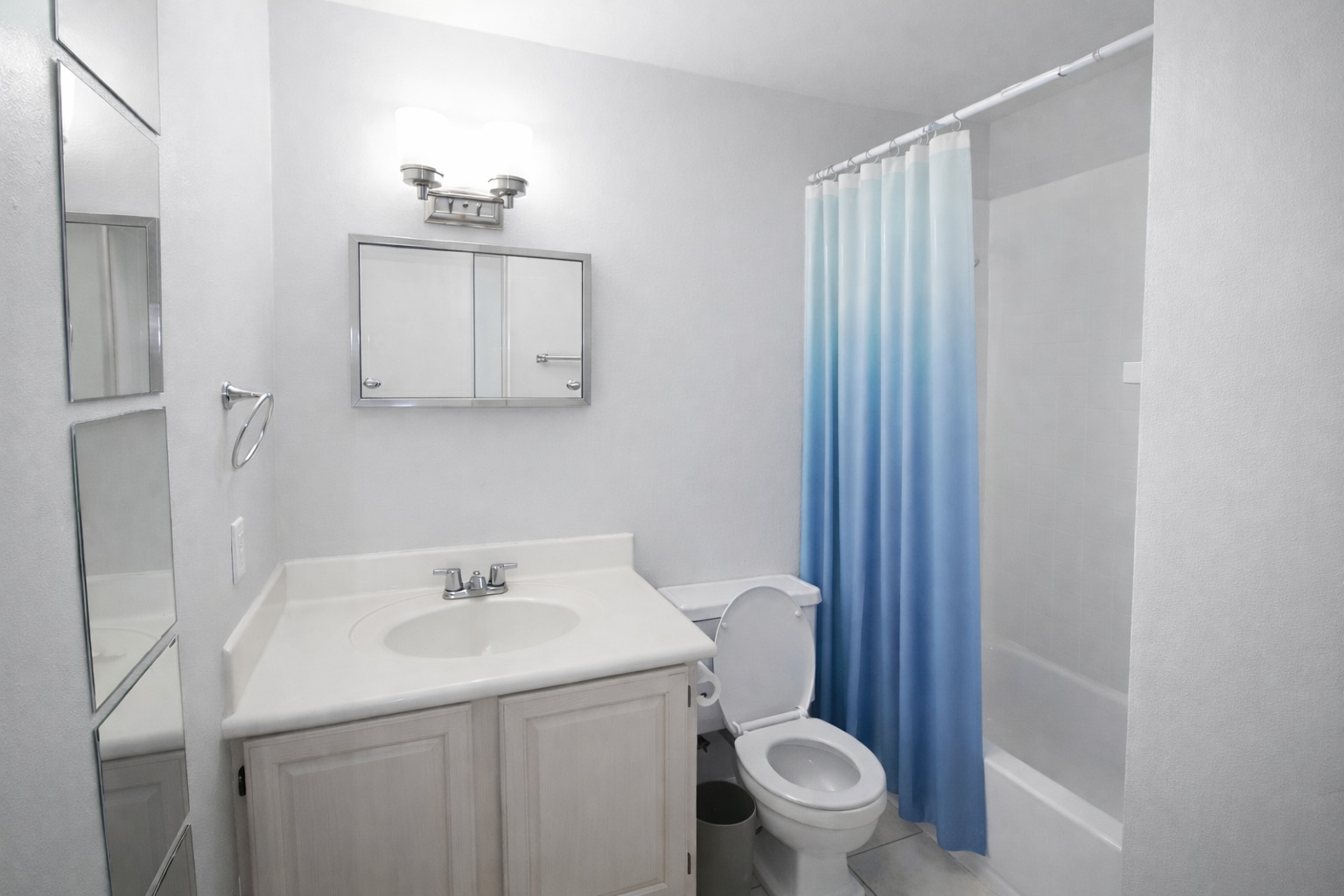 hall bath - 3116 S Clementine Dr