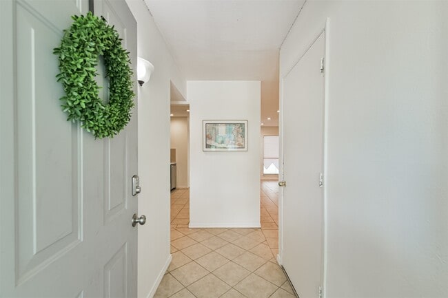 Building Photo - 24426 Rockin 7 Dr