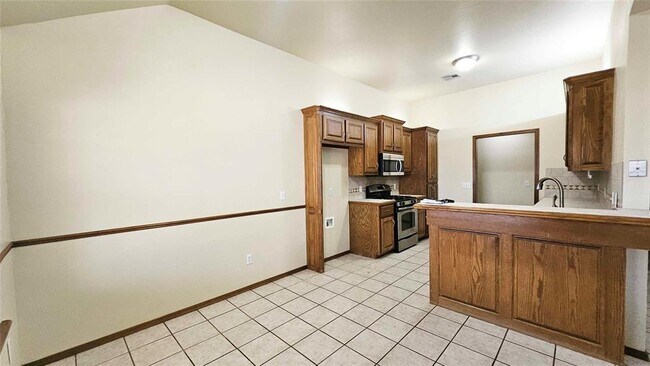 Building Photo - 417 E Plantation Terrace