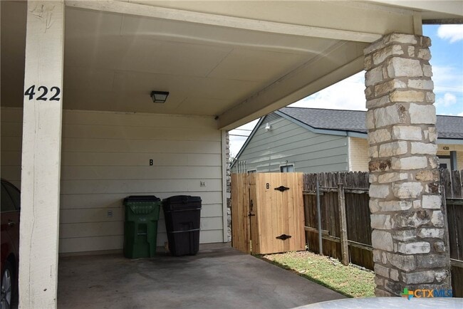 Building Photo - 422 Chisholm Valley Dr