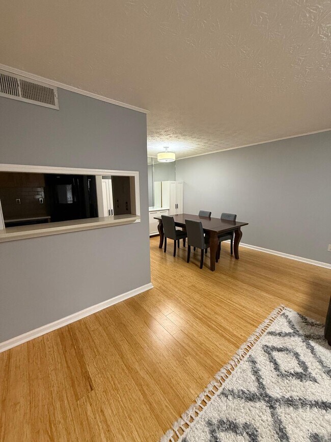 Building Photo - 202 Dunbar Dr