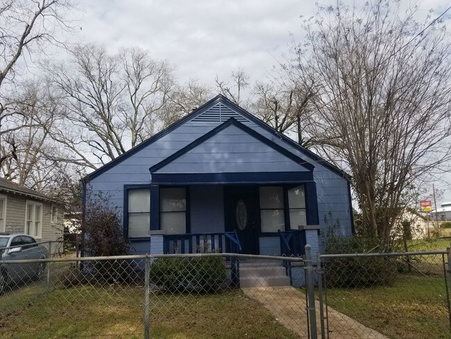 Cozy 4 Bed1 Bath Home Cozy 4 Bed1 Bath Home