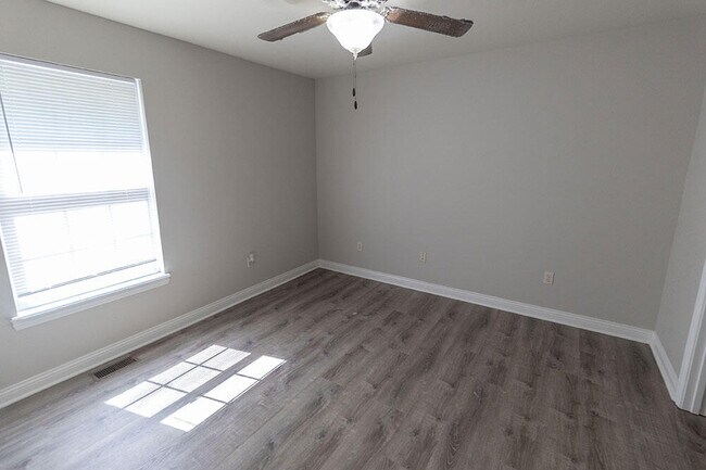 Building Photo - 4700 Dehaven Dr