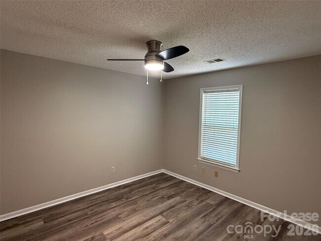 Building Photo - 4370 Fellows Ln