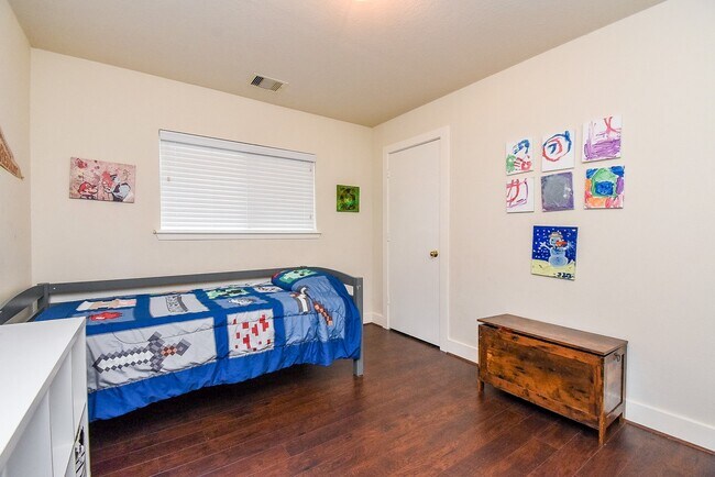 Building Photo - 10735 Cobblecreek Way